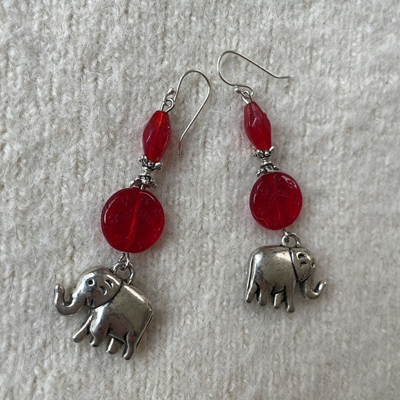 Elephant and Venetian glass bead dangle earrings - Picture 2 of 4